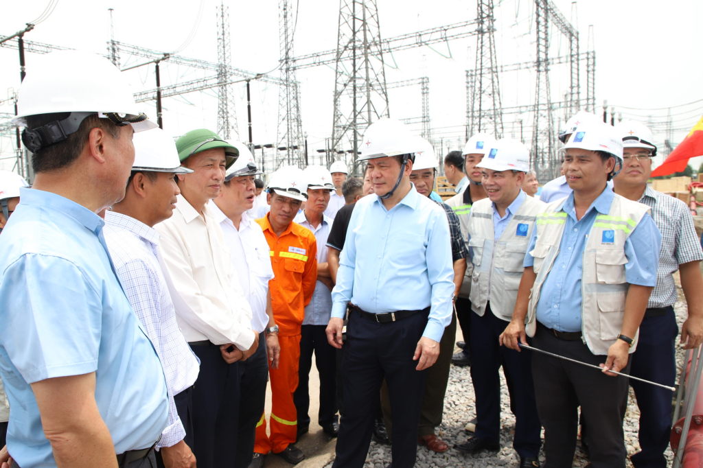 Bộ trưởng Bộ Công Thương Nguyễn Hồng Diên kiểm tra tiến độ thực hiện Dự án 500kV mạch 3 Nhà máy nhiệt điện Nam Định I - Phố Nối tại Hưng Yên