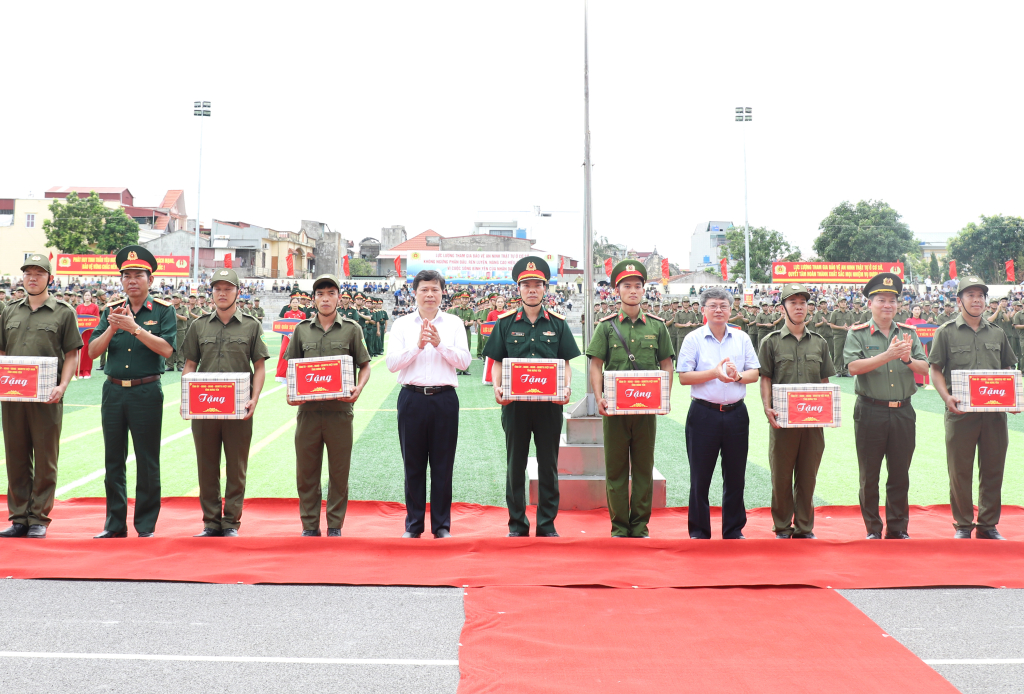 Lễ ra mắt Lực lượng tham gia bảo vệ an ninh, trật tự ở cơ sở