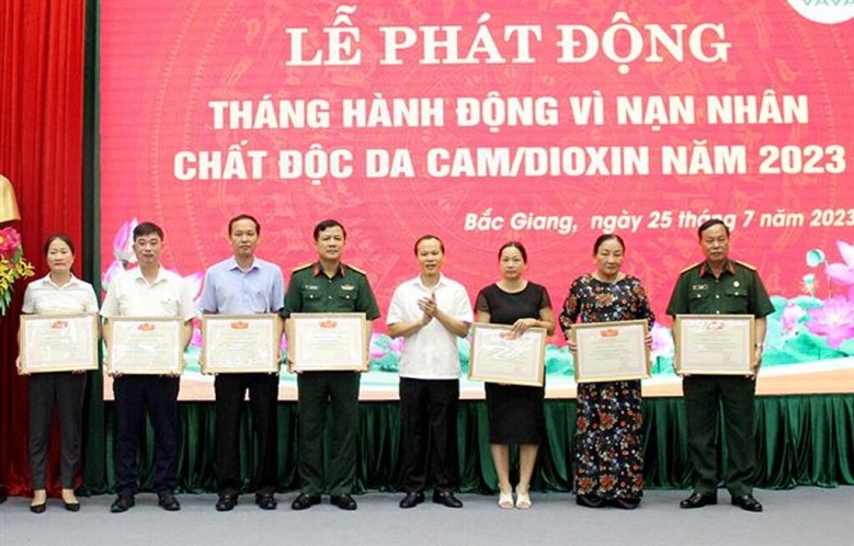 Không được phép can thiệp, xâm phạm quyền, lợi ích hợp pháp của đất nước và nhân dân Việt Nam