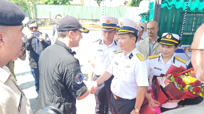 Tàu Hải quân Hoàng gia Canada (HMCS) thăm Thành phố Hồ Chí Minh